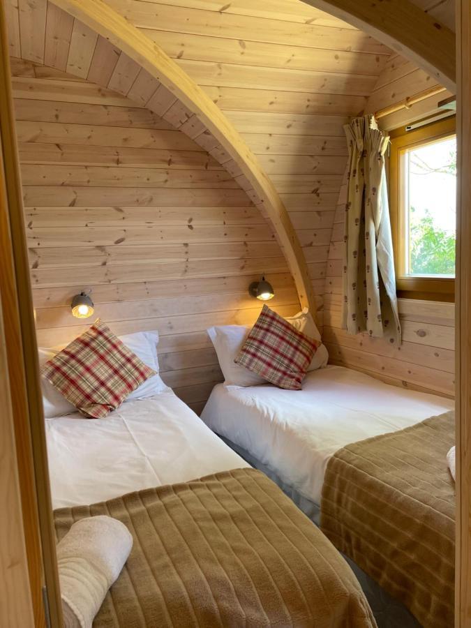 Rabbit Glamping Pod School House Farm Hotel Leighton  Ngoại thất bức ảnh
