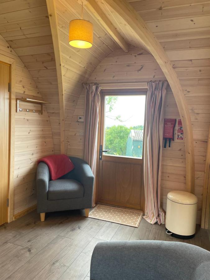 Rabbit Glamping Pod School House Farm Hotel Leighton  Ngoại thất bức ảnh