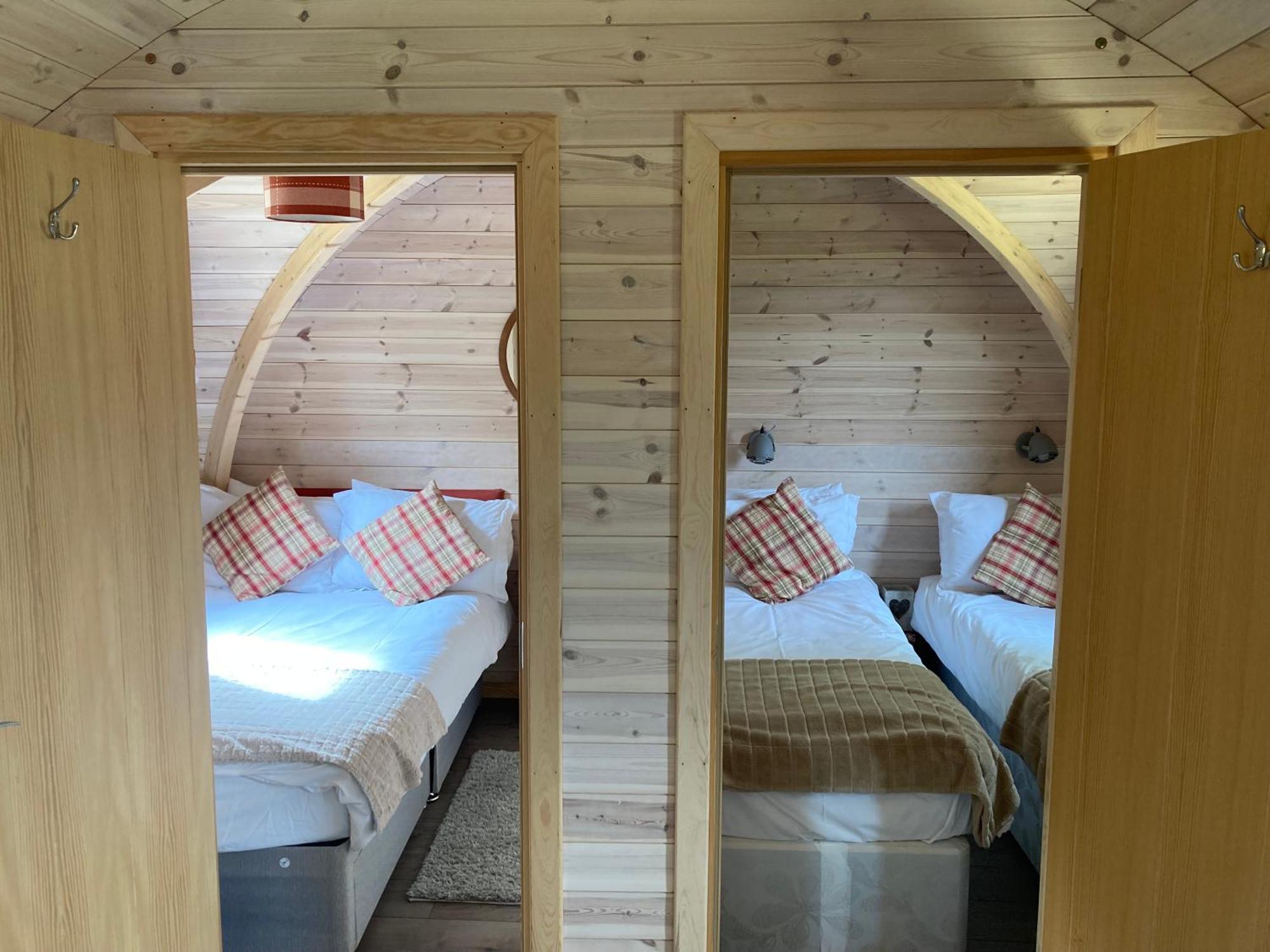 Rabbit Glamping Pod School House Farm Hotel Leighton  Ngoại thất bức ảnh